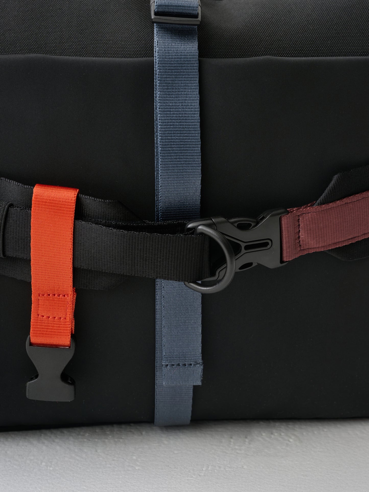 maap&côte&ciel Isarau Messenger Black