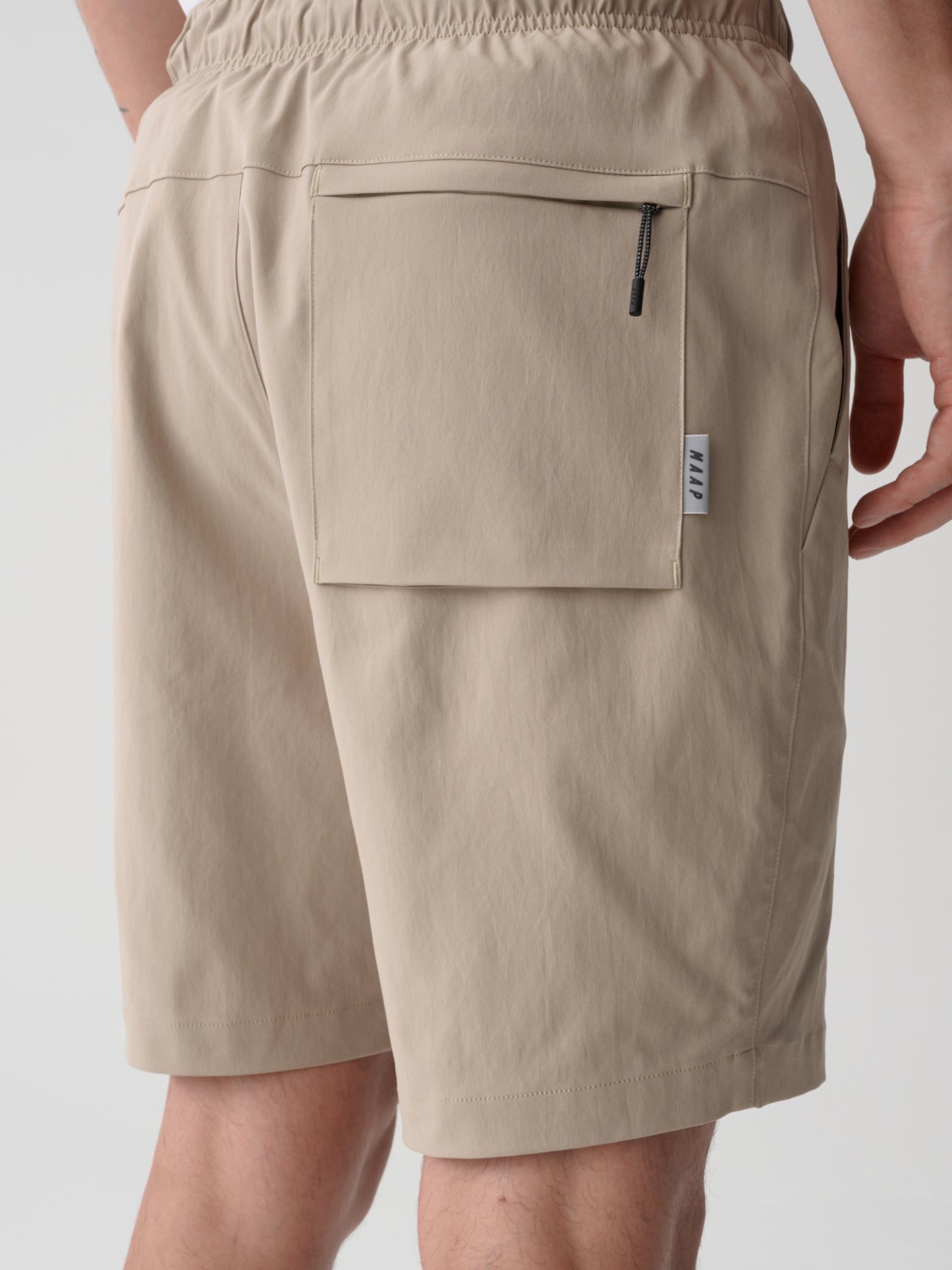 Transit Tech Short Greige