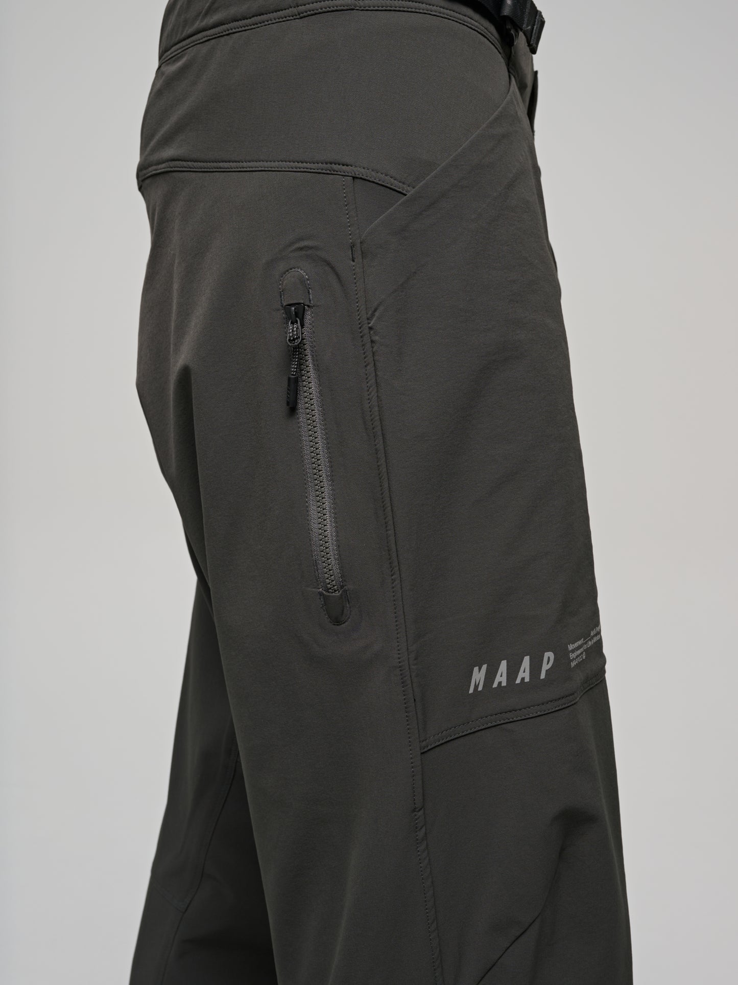 Alt_Road™ Pant Magnet
