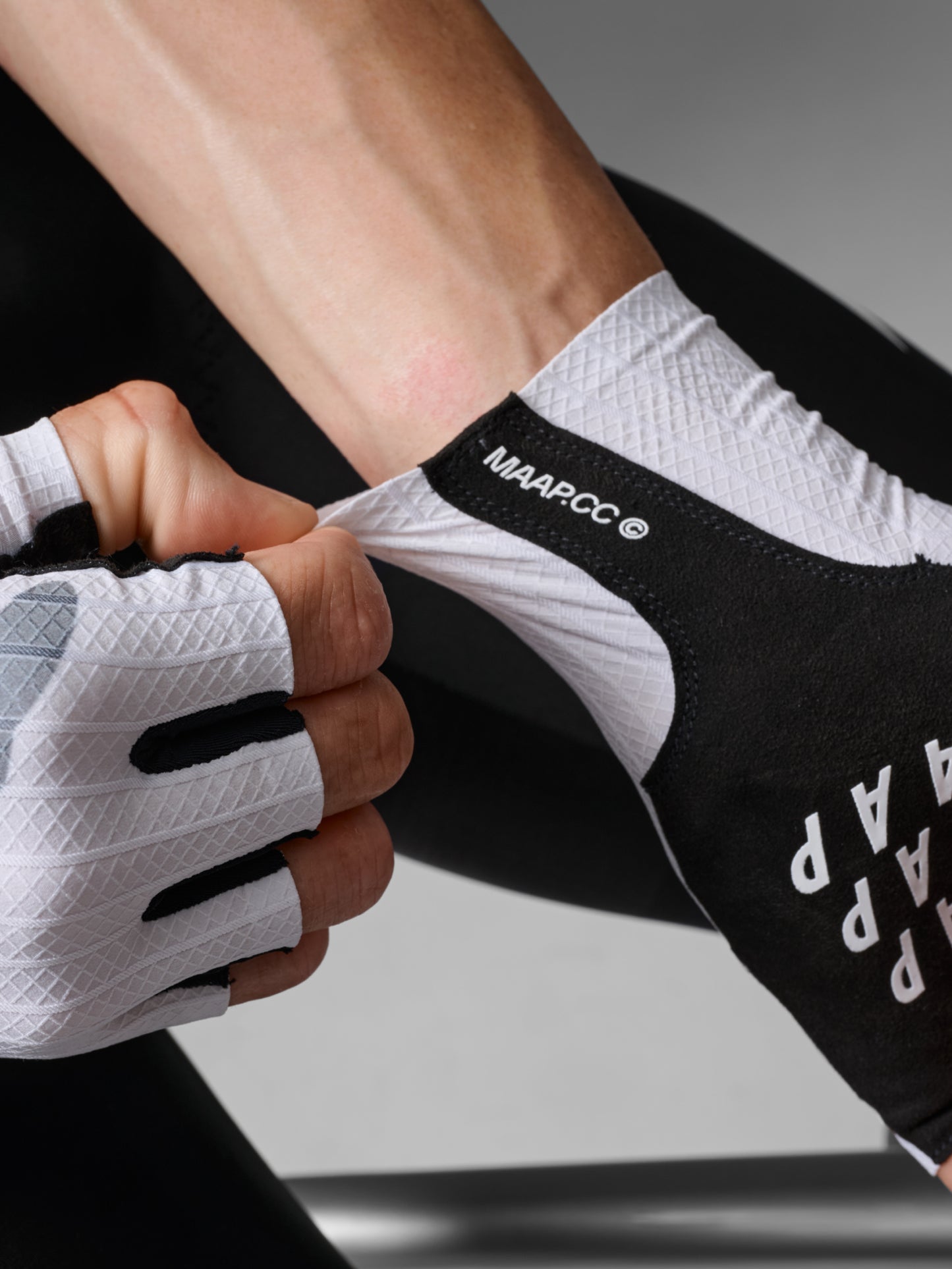 Pro Aero Mitt White